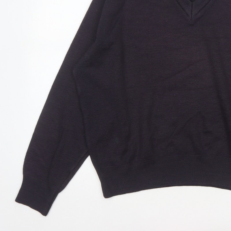 Additional view of Gabicci Men’s Black V-Neck Knit jumper, size M
