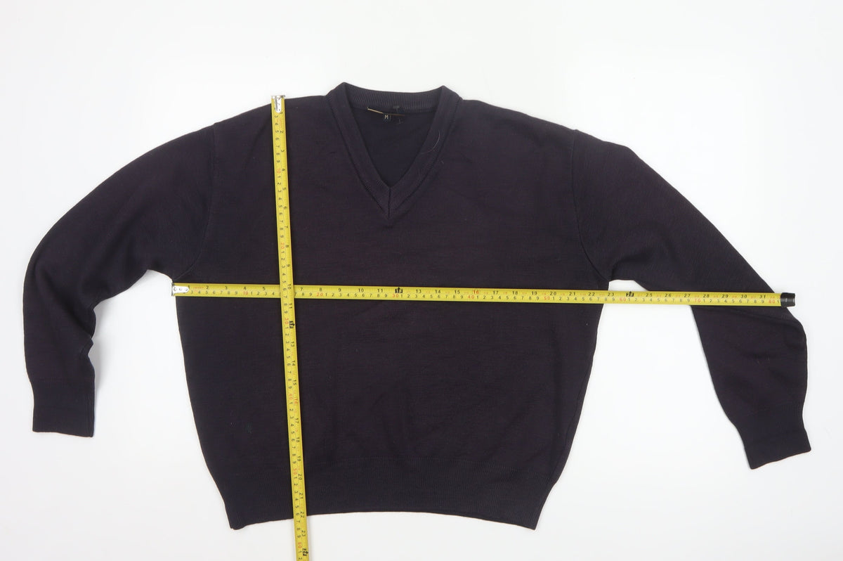 Close-up detail of Gabicci Men’s Black V-Neck Knit jumper, size M