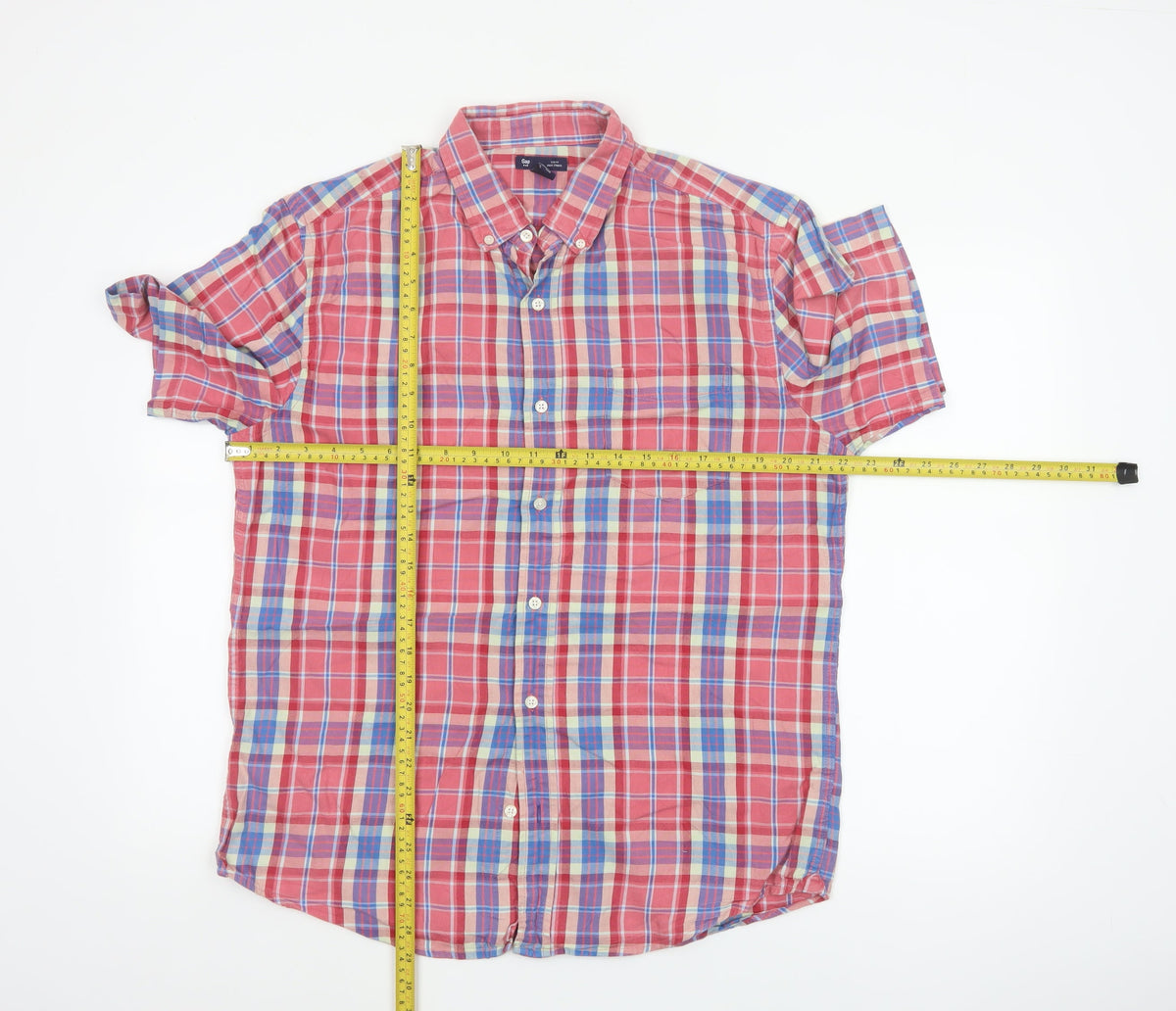 Close-up detail of Gap Men's Multicoloured Plaid Slim Fit Short Sleeve Button-Up Shirt L