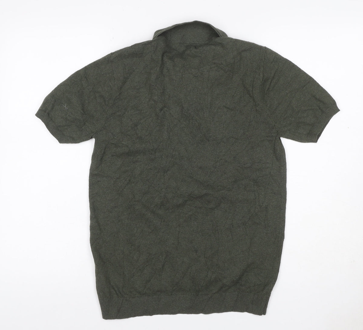 Close-up detail of boohooMAN Men’s Green, size S, Knit 1/4 Zip Short Sleeve Polo