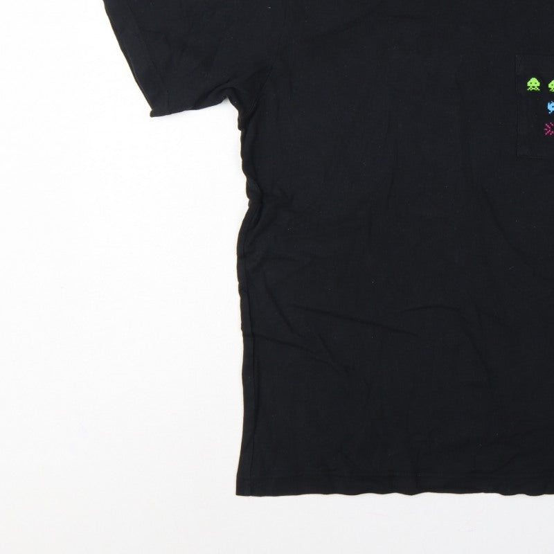 Additional view of Uniqlo Men Black M UT Taito Space Invaders Pocket Graphic T-Shirt