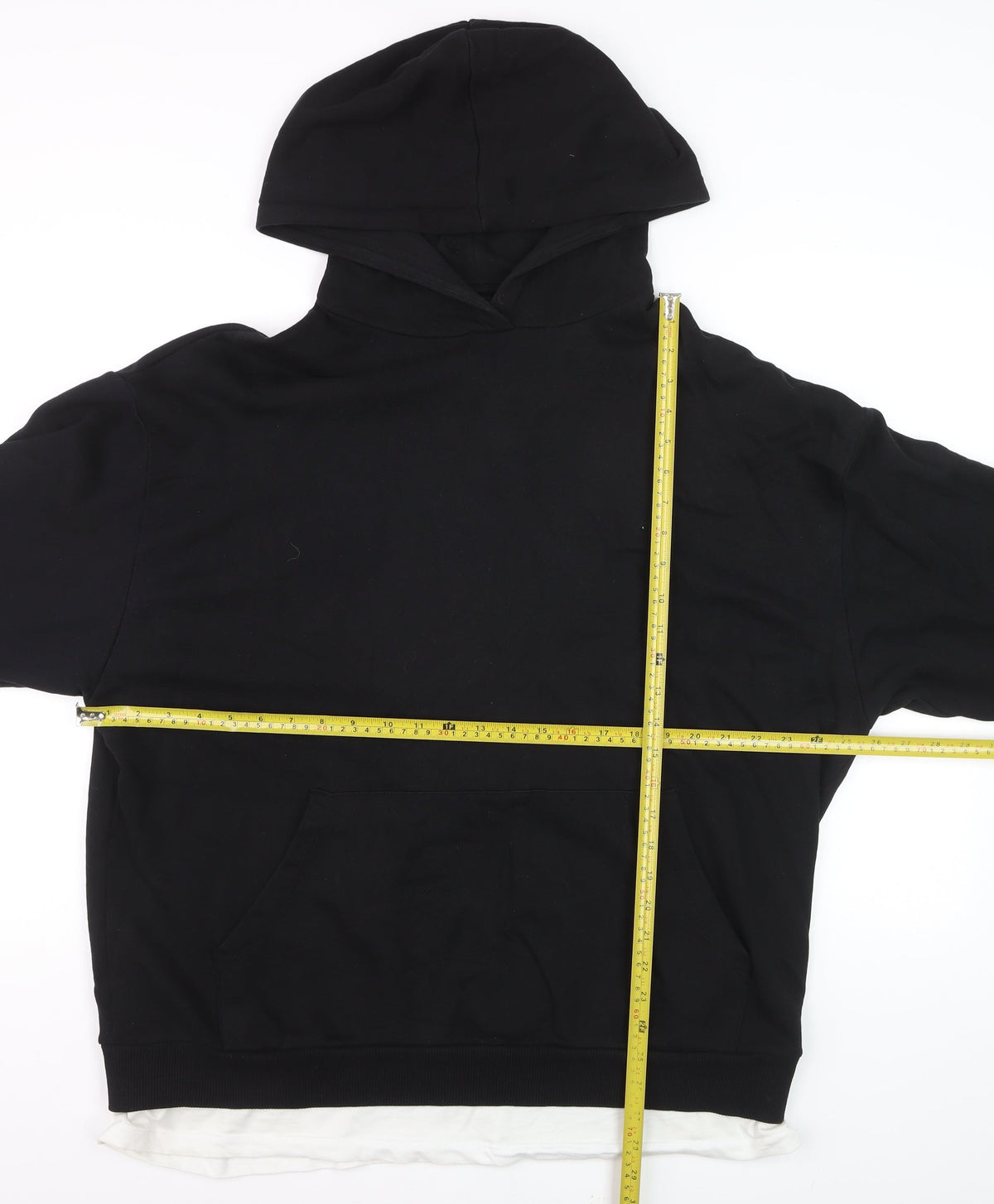 Close-up detail of ASOS Design Men’s Black L Pullover Graphic Print Hoodie