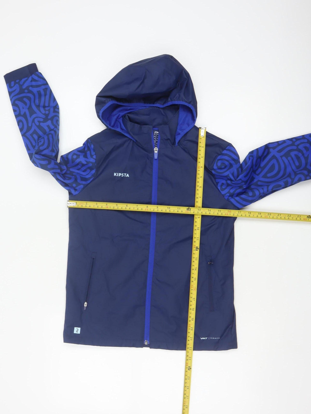 Close-up detail of Kipsta boys’ blue 8-9 years hooded windbreaker football jacket