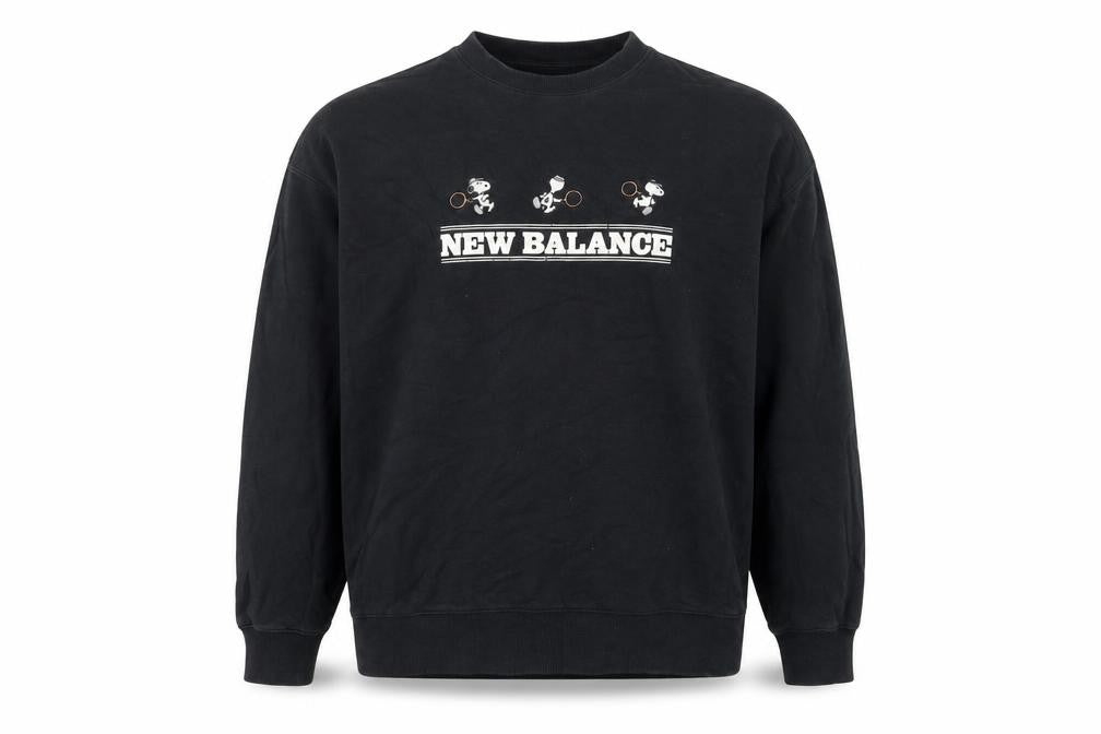Front view of New Balance men’s black xl peanuts snoopy tennis graphic sweatshirt
