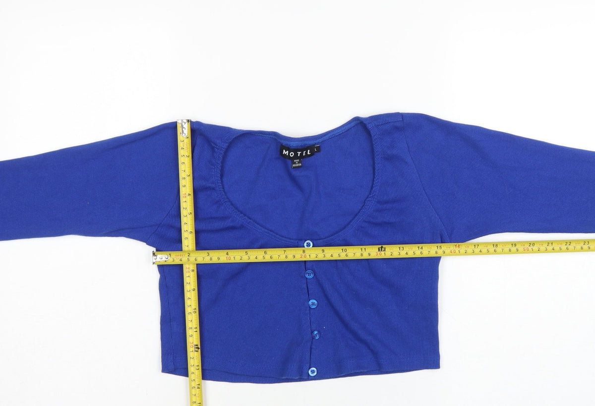 Motel Women’s Blue L Cropped Rib Knit Scoop Neck Button Top