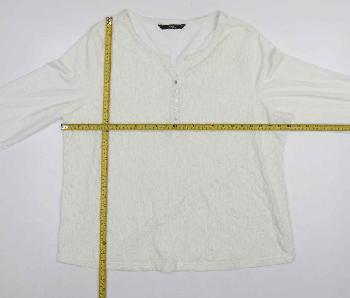 BM Casual Women’s Ivory Lace Henley Top Size 24 3/4 Sleeve
