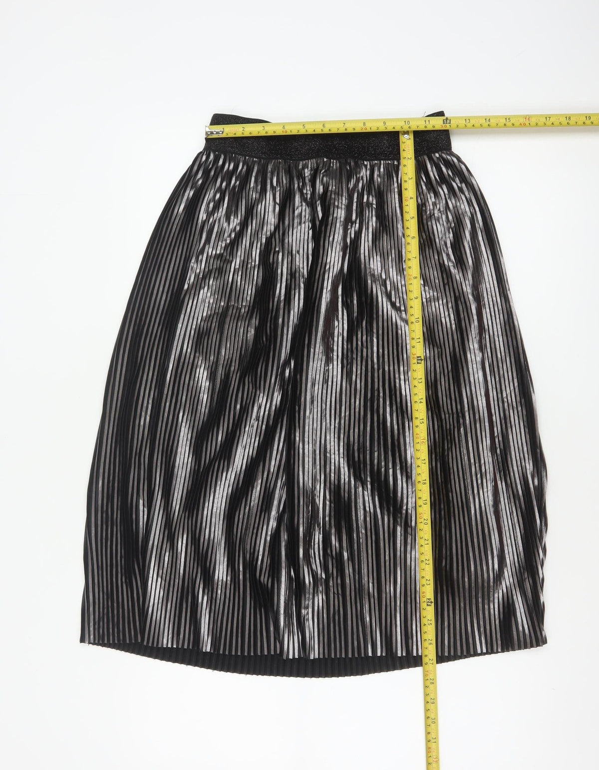 Saint Tropez Women’s Black Silver Metallic Pleated Midi Skirt M