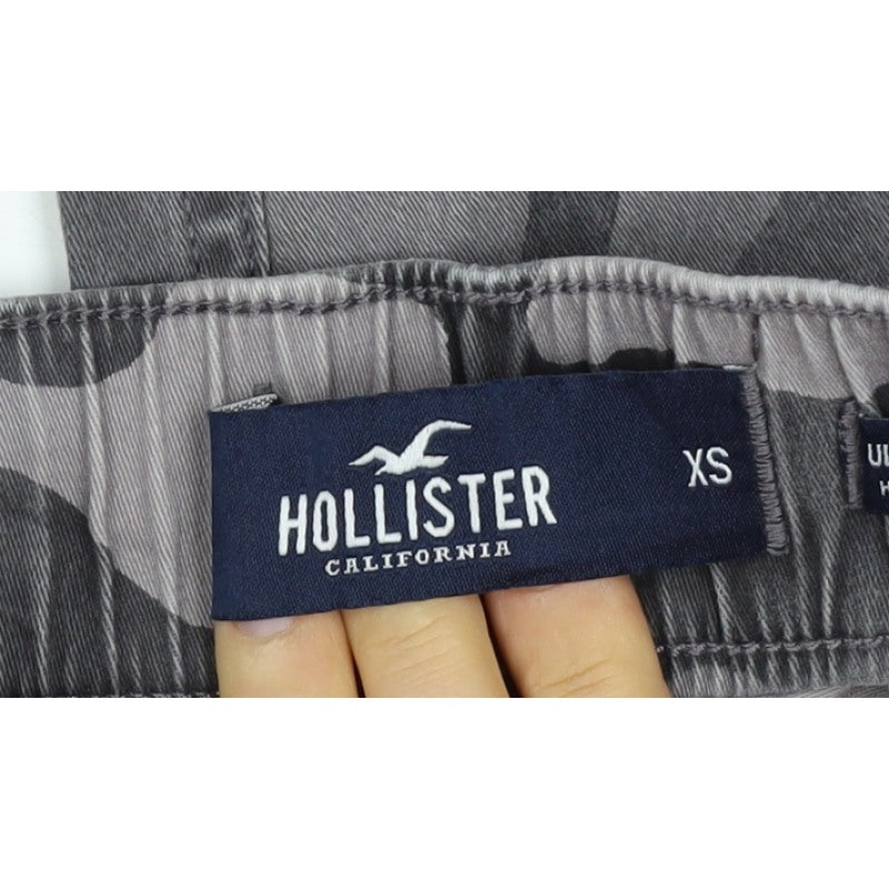 Hollister Women’s Grey Camo XS Ultra High Rise Mom Jeans Cargo