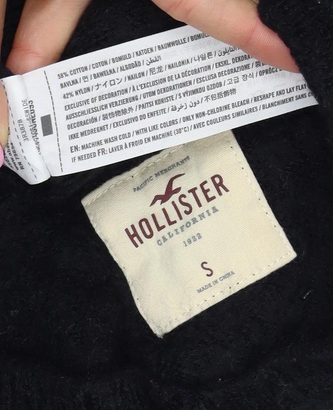 Hollister Women’s Black S V-Neck Fuzzy Knit Pullover Jumper